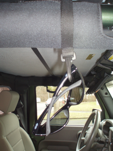 "Hang-It-On-Strap" mit Kunststoff-Karabiner und Fix-Klemmverschluß, schwarz